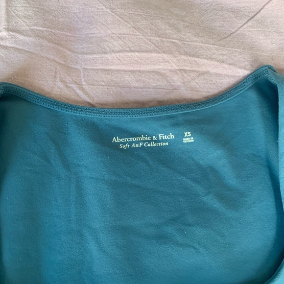 Abercrombie & Fitch XS Long Sleeved Blue Crop Top Soft & Sexy Collection - Picture 2 of 3